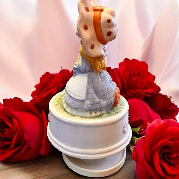 Vintage Flambro Fine Porcelain Rotating Music Box With Little Girl Taiwan - Picture 8 of 11